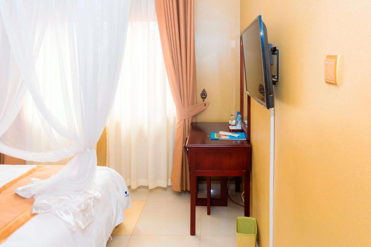 Sapphire Hotel Entebbe Kigo Kajansi Экстерьер фото