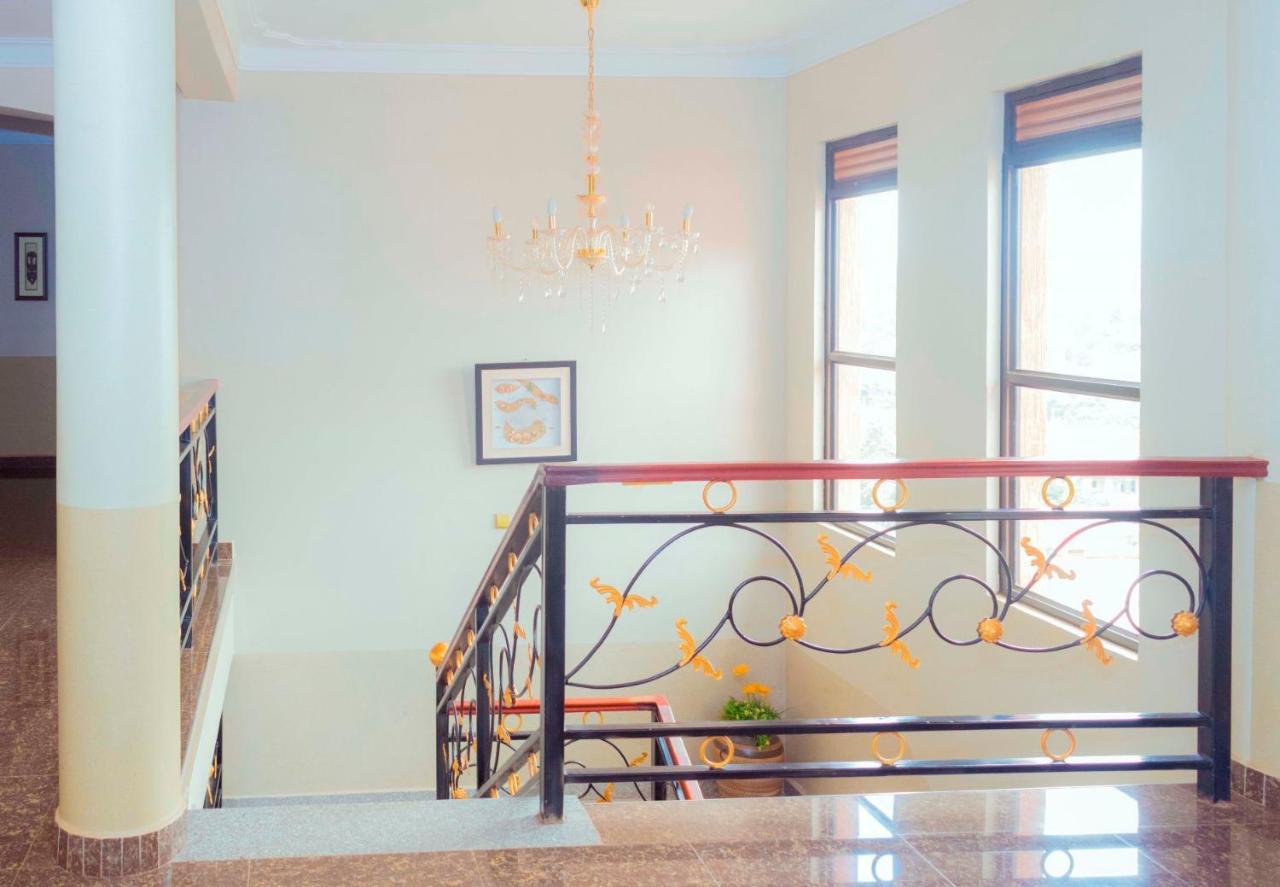 Sapphire Hotel Entebbe Kigo Kajansi Экстерьер фото