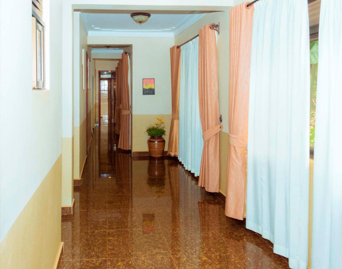 Sapphire Hotel Entebbe Kigo Kajansi Экстерьер фото