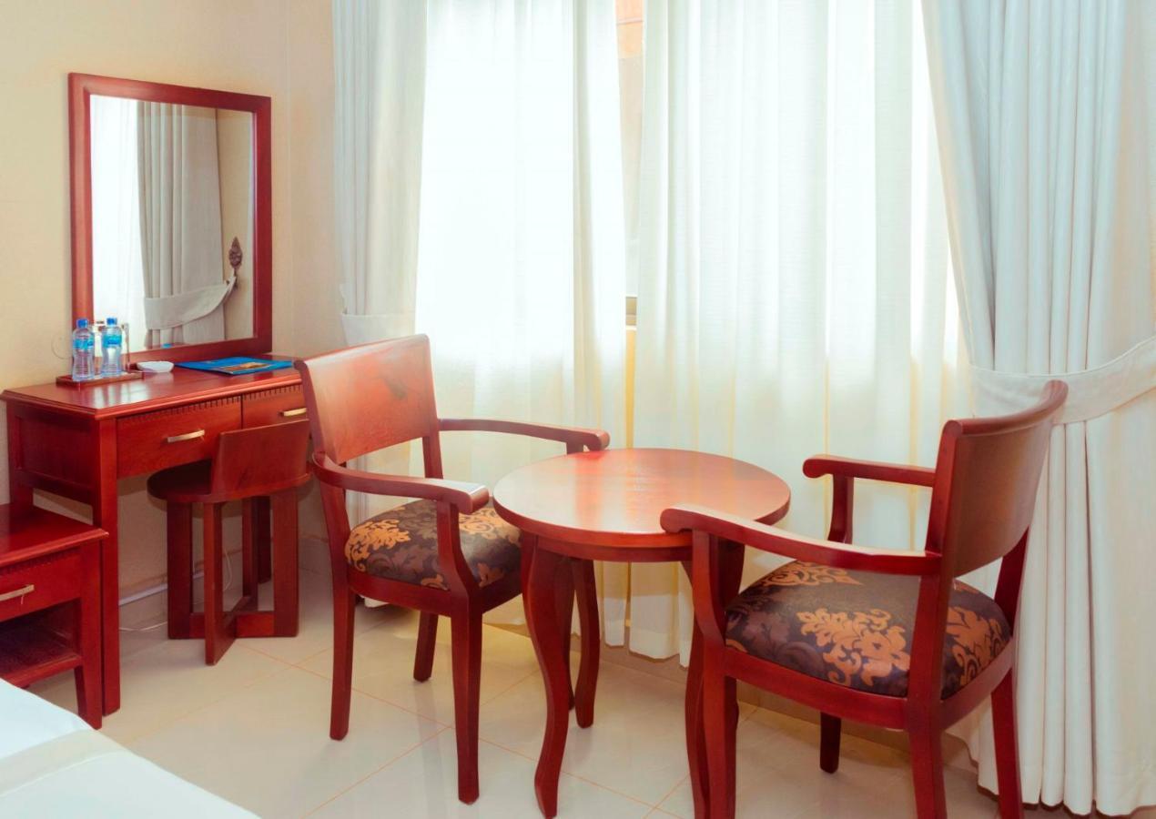 Sapphire Hotel Entebbe Kigo Kajansi Экстерьер фото