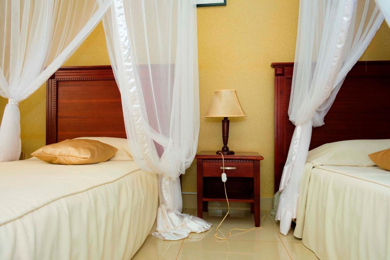 Sapphire Hotel Entebbe Kigo Kajansi Экстерьер фото