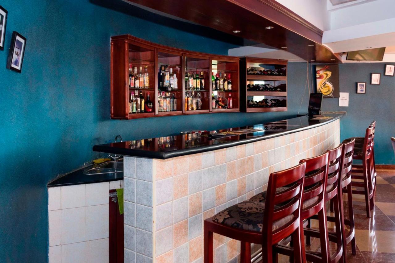 Sapphire Hotel Entebbe Kigo Kajansi Экстерьер фото