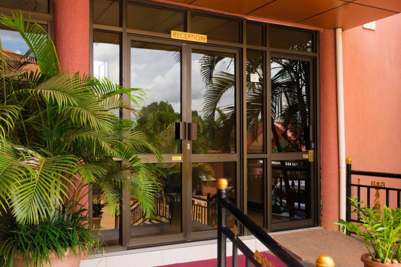 Sapphire Hotel Entebbe Kigo Kajansi Экстерьер фото