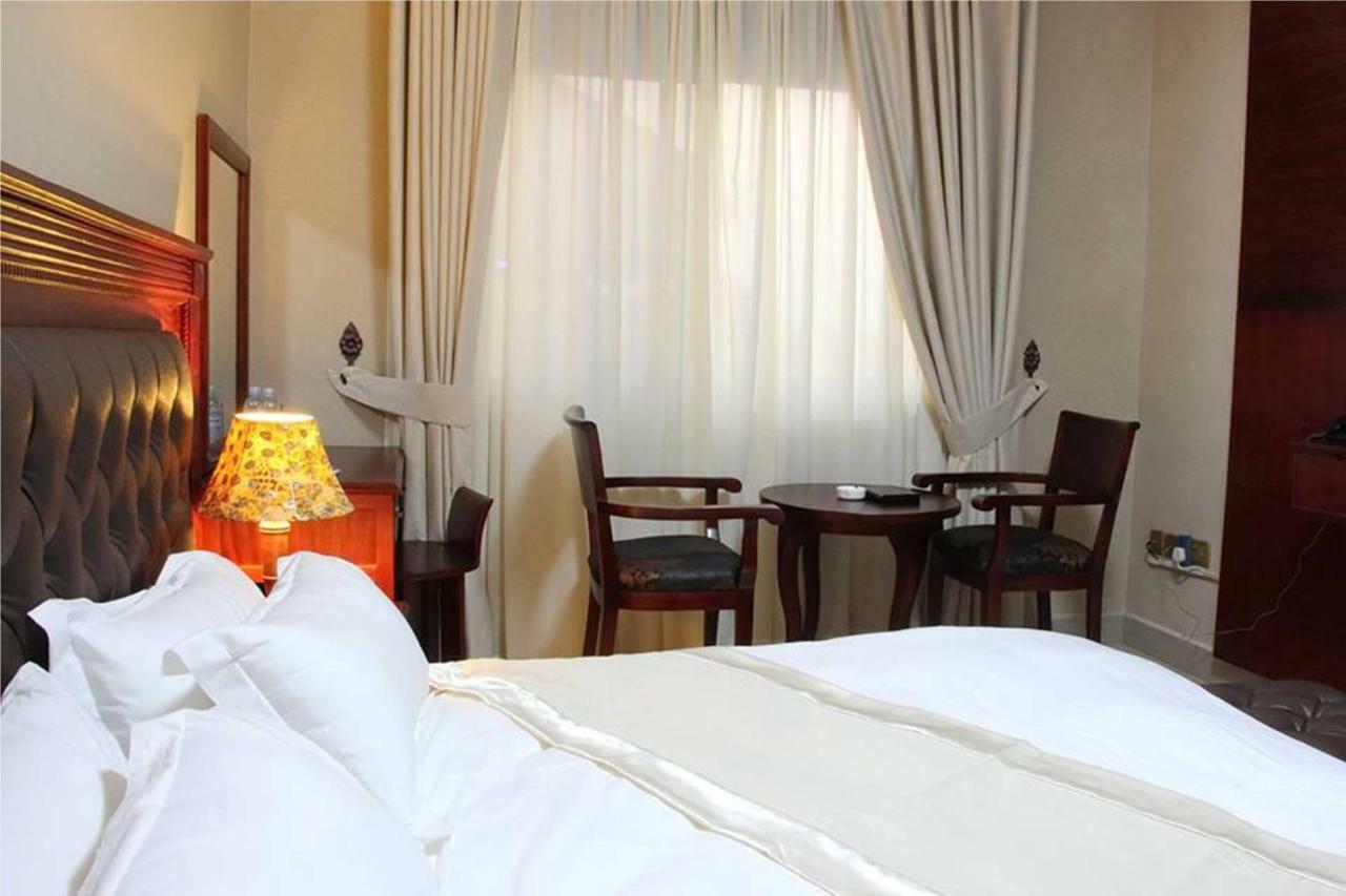 Sapphire Hotel Entebbe Kigo Kajansi Экстерьер фото